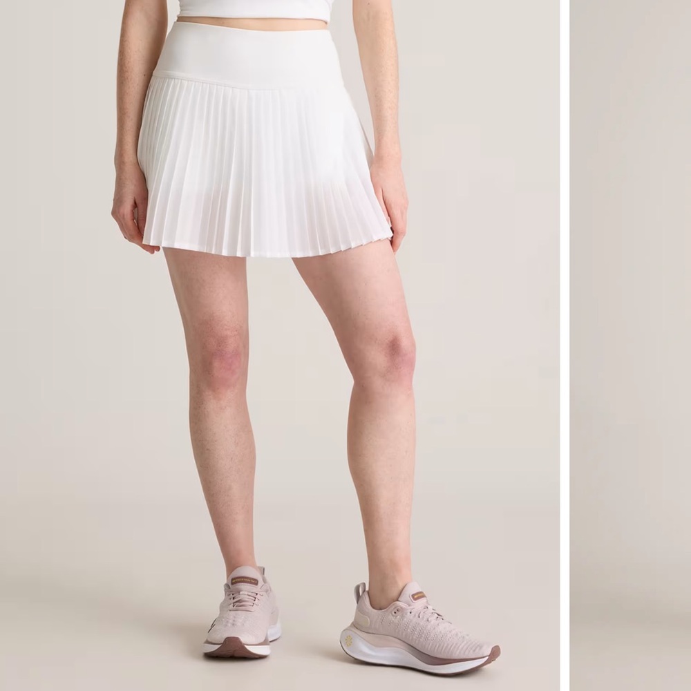 Quince pleated white skirt
